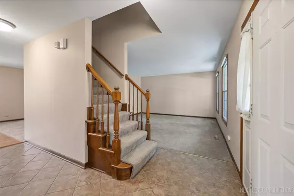 Geneva, IL 60134,231 N Cambridge DR