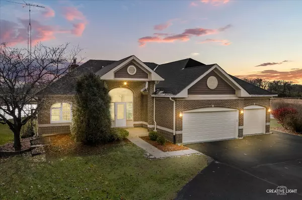 675 White Pine CIR, Lake In The Hills, IL 60156