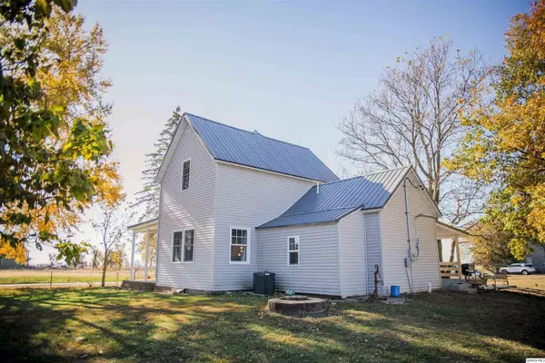 Paloma, IL 62359,1621 Hwy 24