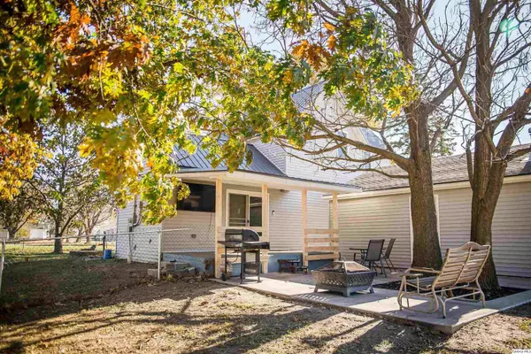 Paloma, IL 62359,1621 Hwy 24