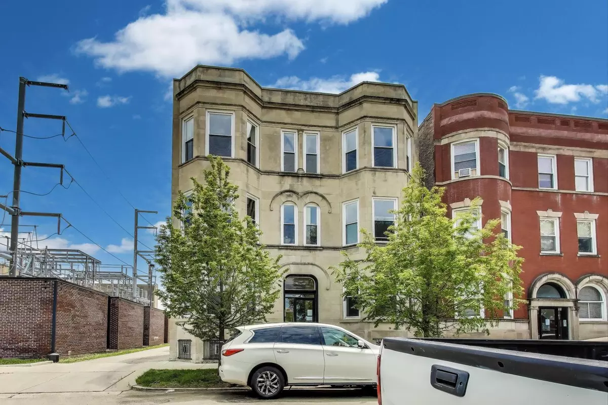 Chicago, IL 60615,737 E 50th ST #4