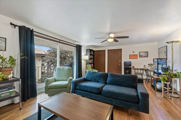 Chicago, IL 60641,4233 N Keeler AVE #3A