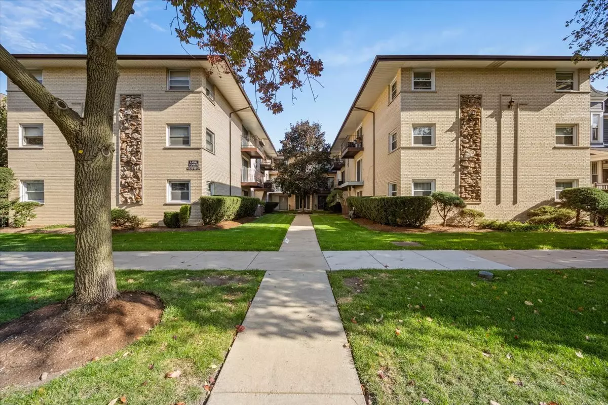 Chicago, IL 60641,4233 N Keeler AVE #3A