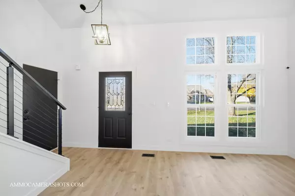 Carol Stream, IL 60188,1329 Gloucester CIR