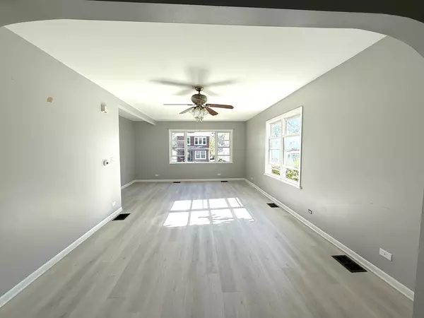 Waukegan, IL 60085,828 Lenox AVE #1