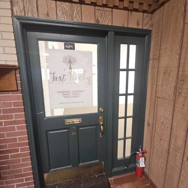 Palatine, IL 60067,117 W Slade ST