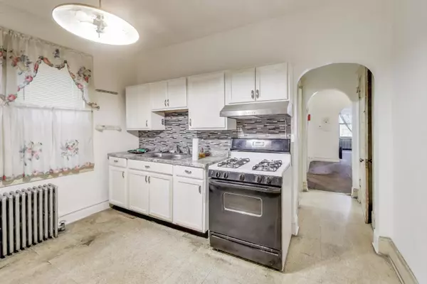 Chicago, IL 60651,948 N Trumbull AVE