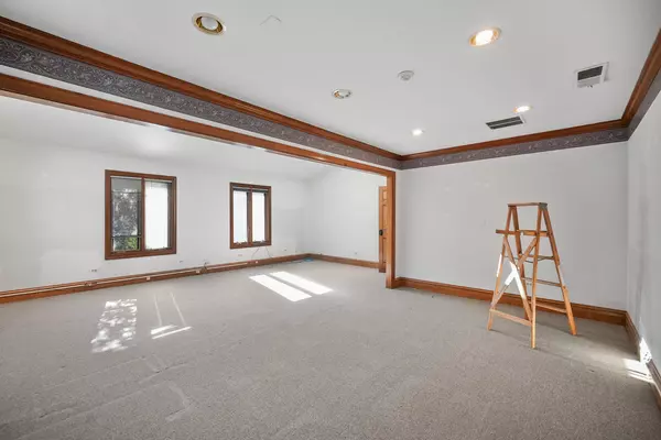 Naperville, IL 60563,610 N Washington ST #2-2