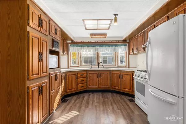 Elgin, IL 60123,1122 Candida RD