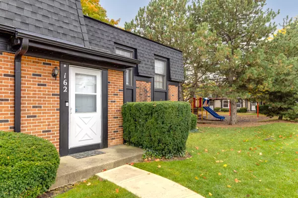 Deerfield, IL 60015,162 Inverrary LN