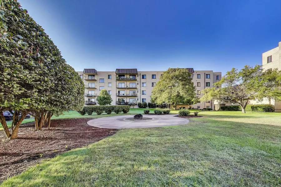 5840 W 104th ST #209, Oak Lawn, IL 60453