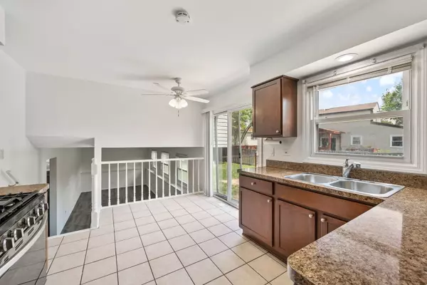 Schaumburg, IL 60194,2229 KENSINGTON DR