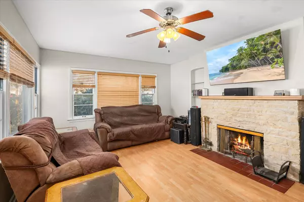 Joliet, IL 60435,1060 Catherine ST