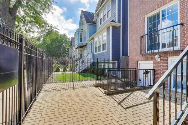 Chicago, IL 60647,1940 N Ridgeway AVE #2