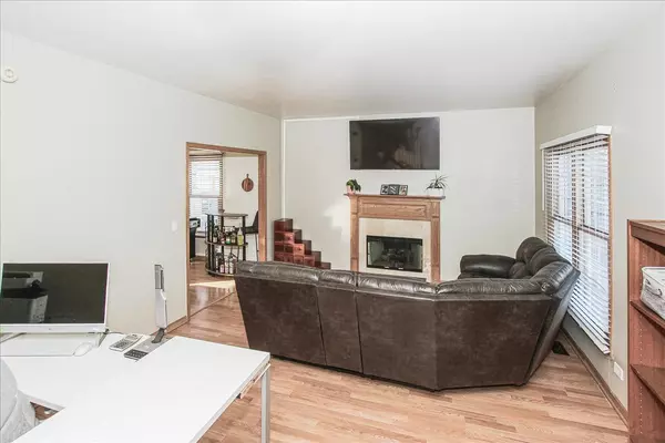 Batavia, IL 60510,944 1ST ST #944