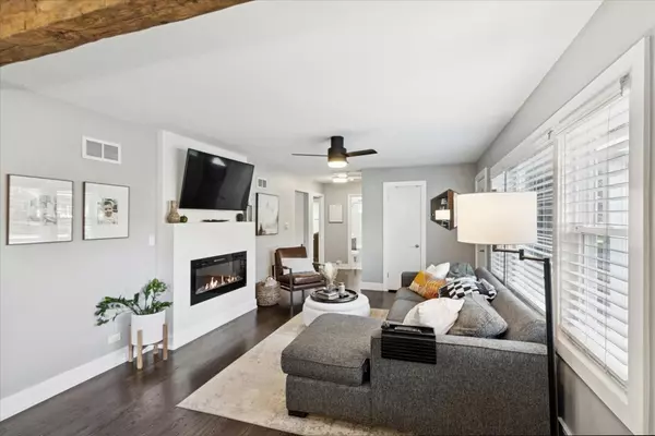 Palatine, IL 60067,223 W Glade RD