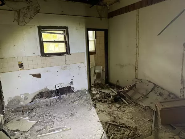 Freeport, IL 61032,16-18 N Green AVE