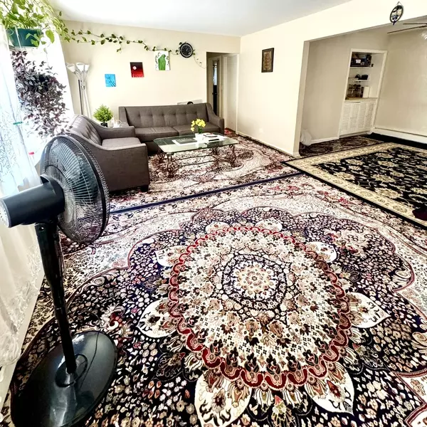 Chicago, IL 60659,6235 N mozart ST #4