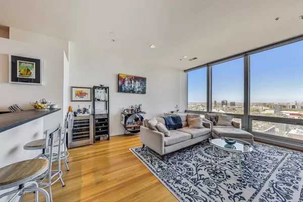 Chicago, IL 60654,500 W Superior ST #1804