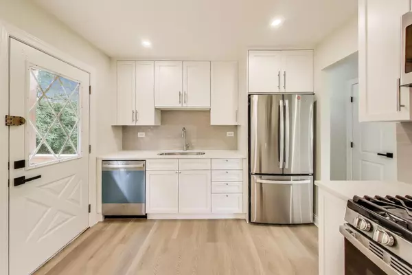 Hanover Park, IL 60133,6915 Hawthorne LN