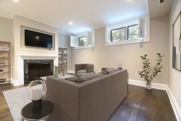 Chicago, IL 60657,647 W Melrose ST #5