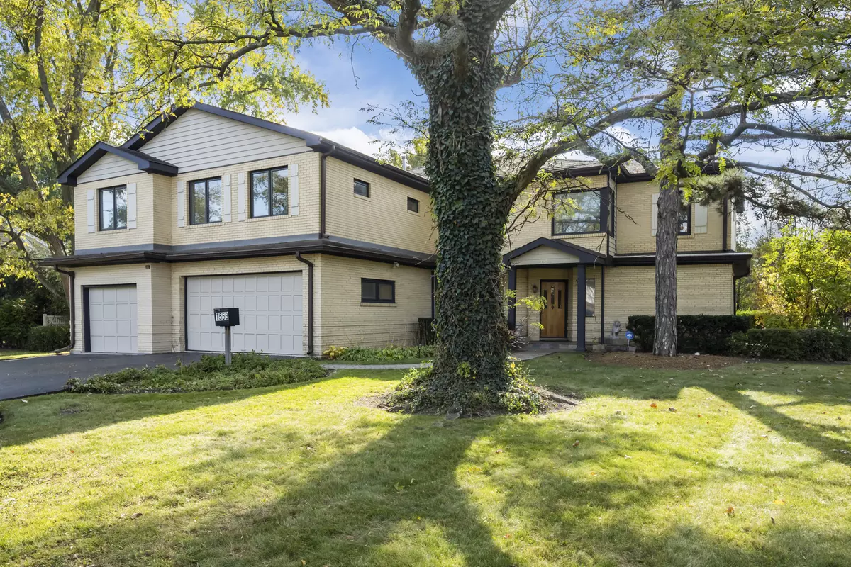 Glenview, IL 60025,1553 Hawthorne LN