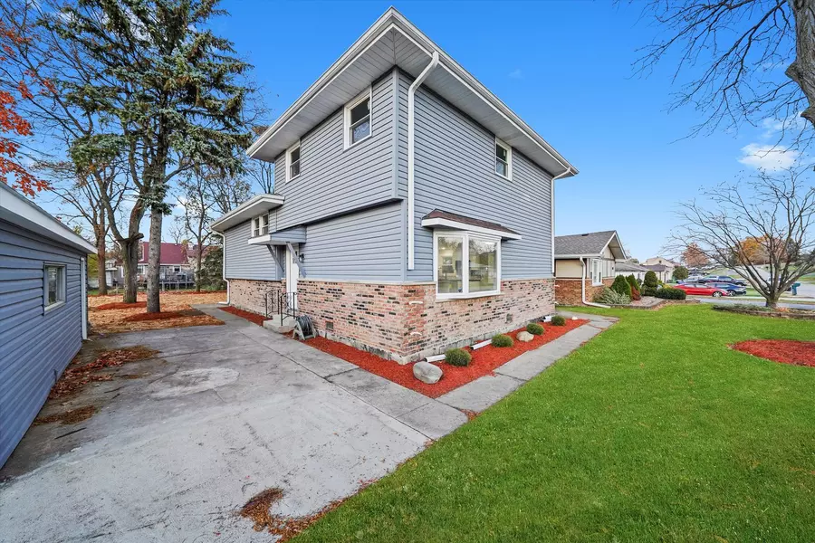 8938 W 85th PL, Justice, IL 60458