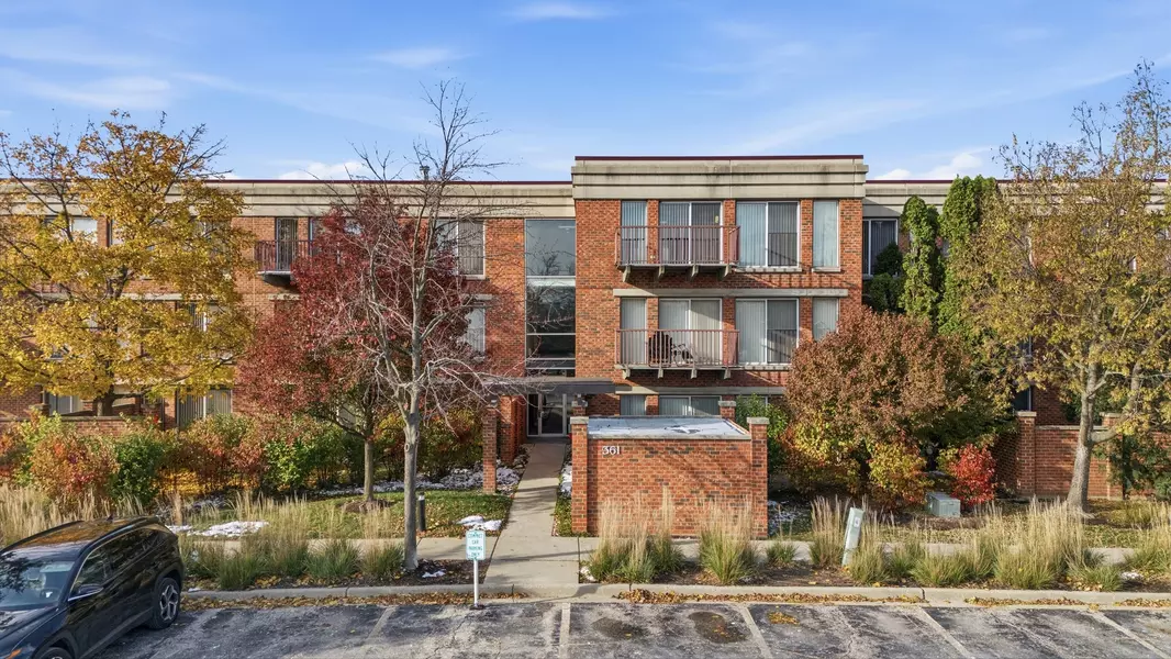 361 Kelburn RD #312, Deerfield, IL 60015