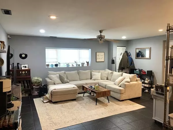 Chicago, IL 60642,1327 W WALTON ST #1