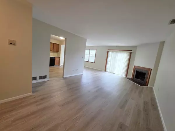 St. Charles, IL 60174,205 Auburn CT #205