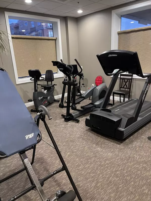 Addison, IL 60101,1210 N Foxdale DR #109