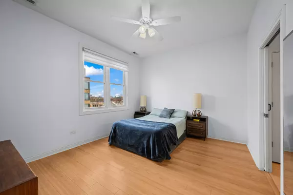 Chicago, IL 60625,4700 N WESTERN AVE #4B