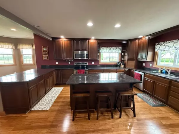 Dakota, IL 61018,312 E Buckeye RD