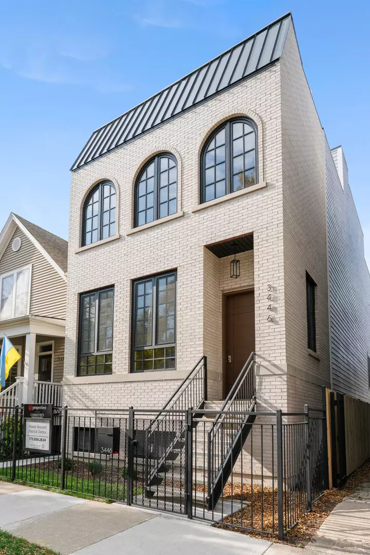 Chicago, IL 60618,3446 N Oakley AVE