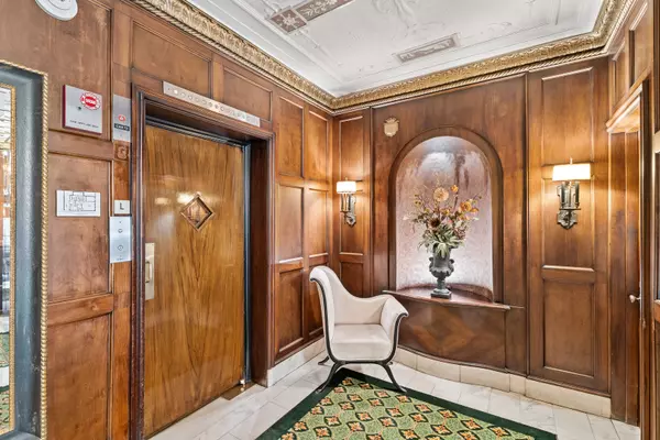 Chicago, IL 60657,2912 N Commonwealth AVE #11CD