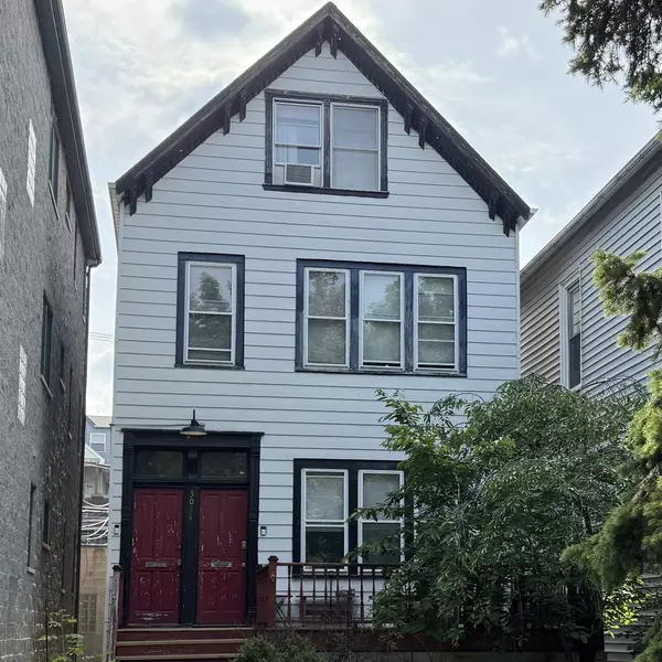 Chicago, IL 60657,3021 N Racine ST