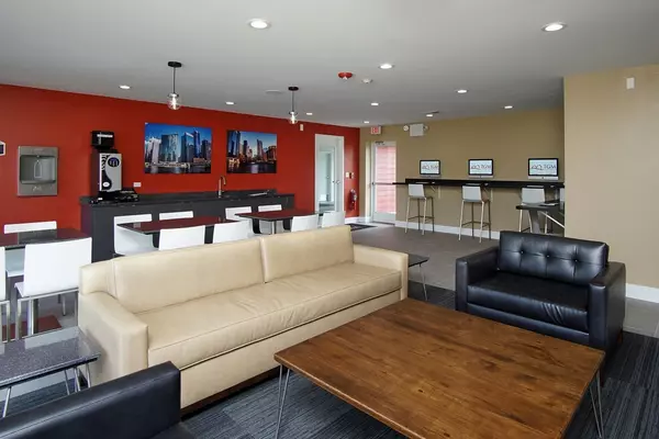 Naperville, IL 60563,1517 Westminster DR #107