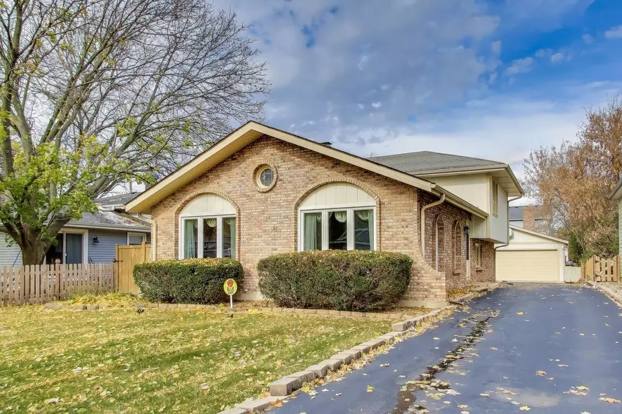 1407 WILSON AVE, Wheaton, IL 60187