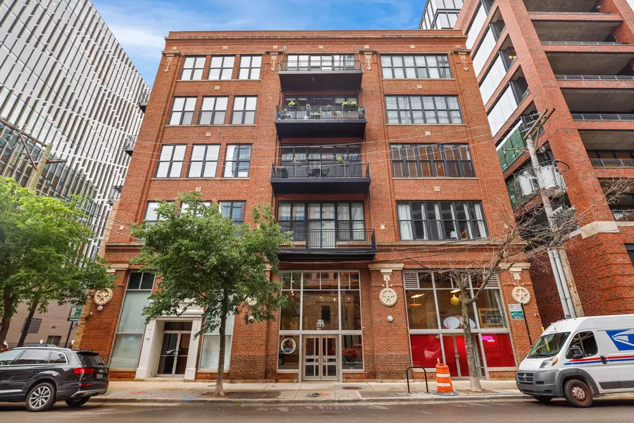 215 N Aberdeen ST #202B, Chicago, IL 60607