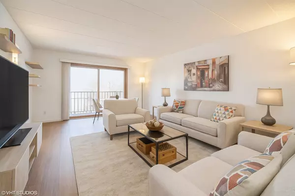 Des Plaines, IL 60016,1380 Oakwood AVE #306