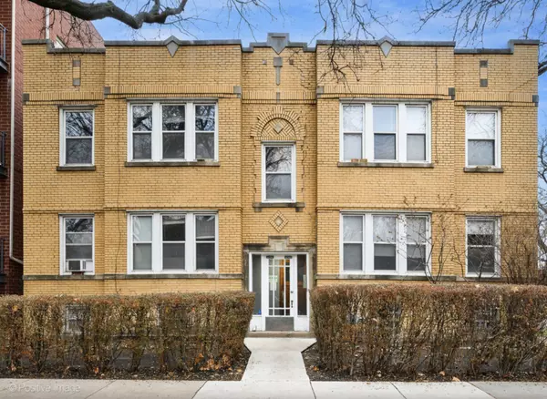 3700 W CORNELIA AVE #2, Chicago, IL 60618