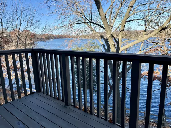 Lake Barrington, IL 60010,33 Shoreline RD #B