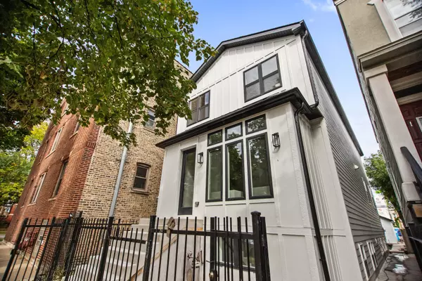 3430 W Lyndale ST, Chicago, IL 60647