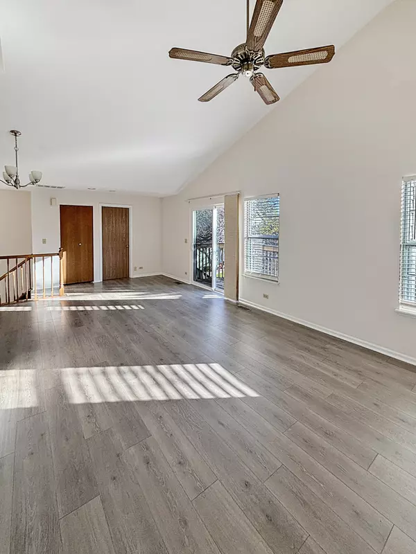 Palatine, IL 60067,404 W Hamilton DR