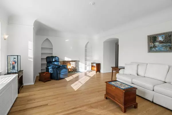 Skokie, IL 60076,8037 Kenton AVE #2S