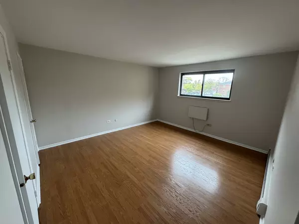 Des Plaines, IL 60016,8901 N Western AVE #211