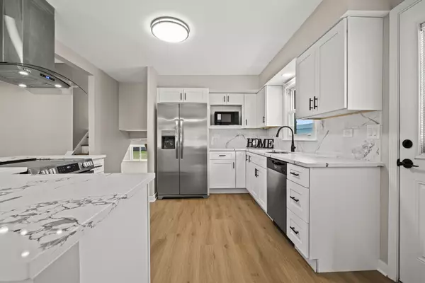 Mount Prospect, IL 60056,1813 W Pheasant TRL