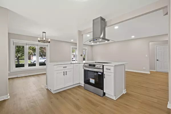 Mount Prospect, IL 60056,1813 W Pheasant TRL