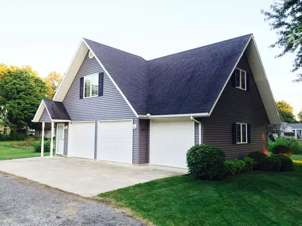 206 S Cherry ST, Crescent City, IL 60928