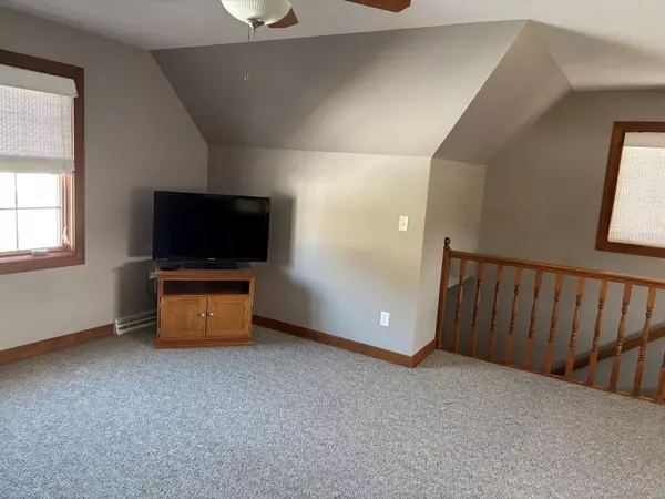 Crescent City, IL 60928,206 S Cherry ST